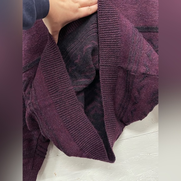 Vintage 1980s Budibon Wool Blend Knitted V-Neck Sweater, Fits L/XL, Rich Maroon - Picture 6 of 8